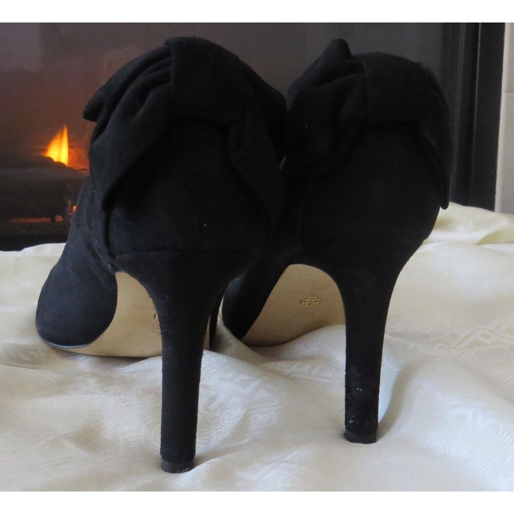 Ann Taylor Chic Black Suede Pumps with Bow Accent Back Heel 9.5 EUC - Picture 6 of 10